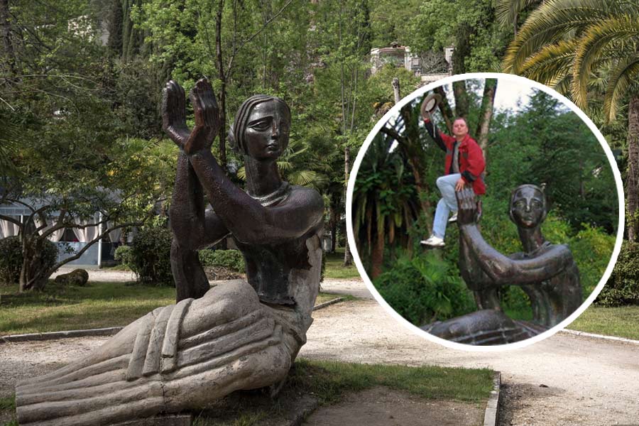 Скульптура Медея в Приморском парке